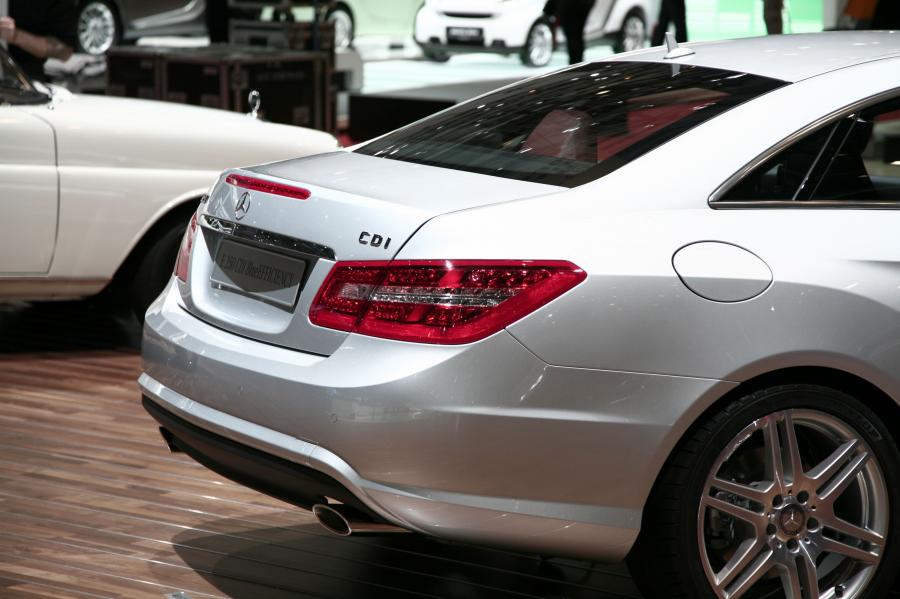  Mercedes-Benz E-Class Coupe 2010 года  (фото 12 из 84)